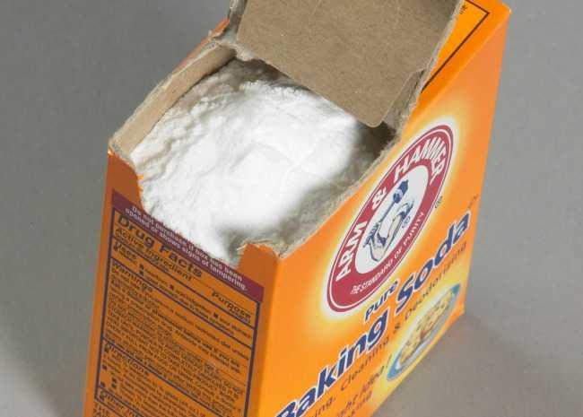 Tẩy mốc với backing soda